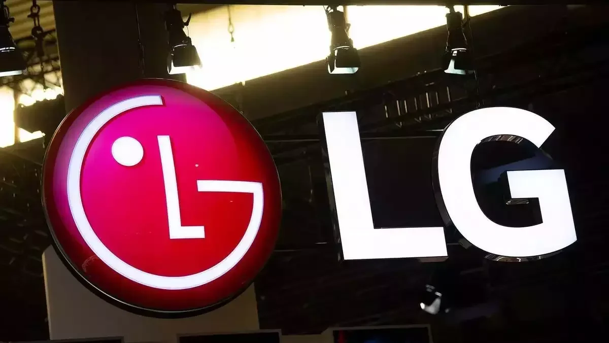  LG’s Robot Fixed a TV Panel in Real Time​