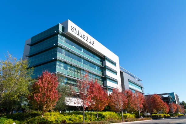 Samsung’s Robot Fixed a Phone Screen in Real Time Today